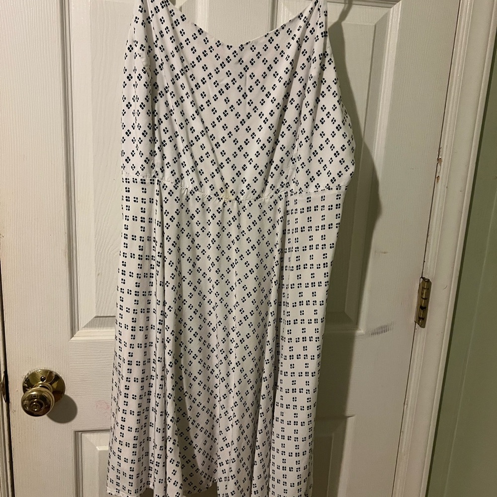 Old Navy A-line Black and White Lined Summer Dress. Side Zipper. Size 16